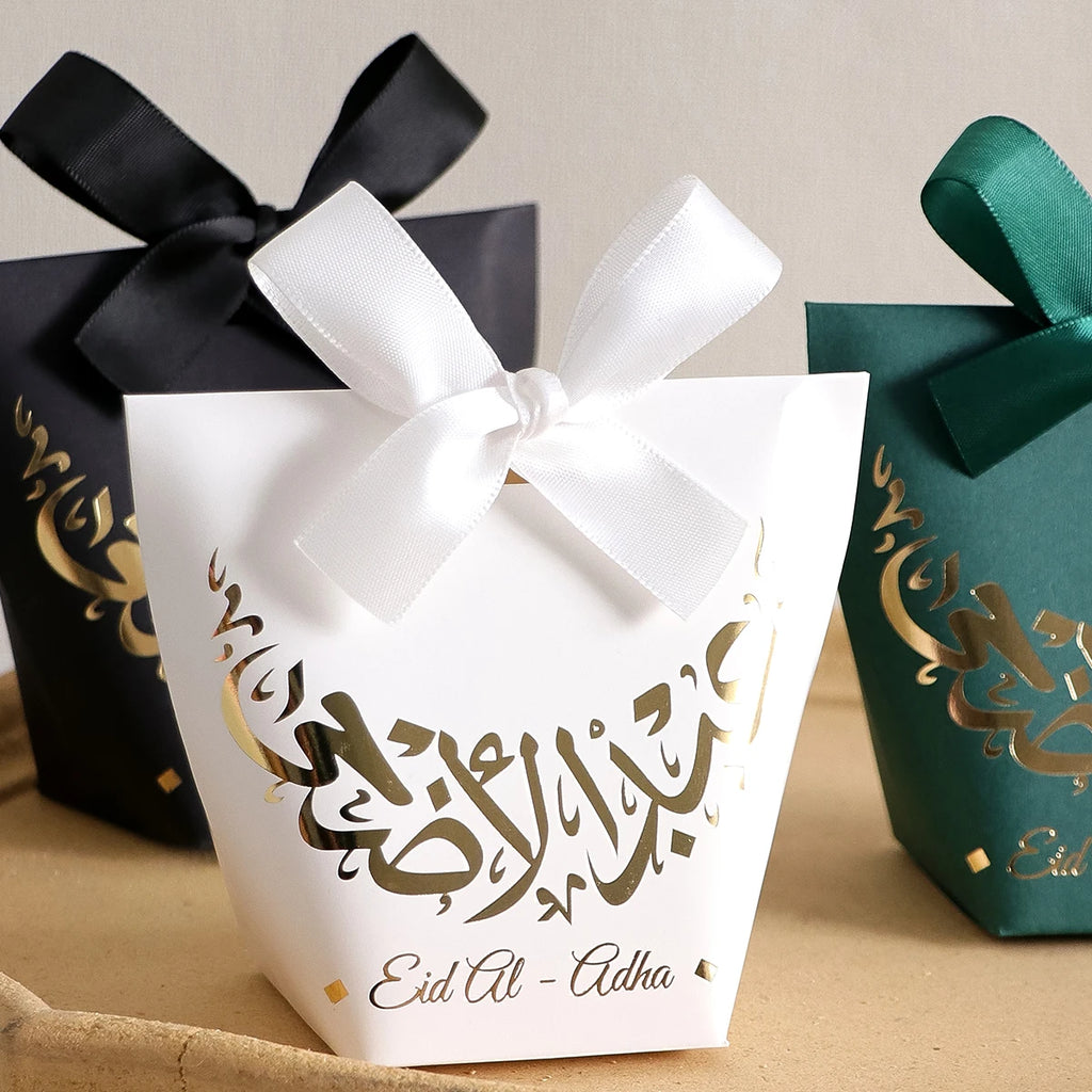 A Set of 10 Small and Exquisite Eid Candy Boxes, Featuring White, Black, and Green as the Main Colors, Adorned with Beautiful Golden Moon Patterns and Ribbons, Are the Perfect Choice for Celebrating the Eid Al-Adha Qme