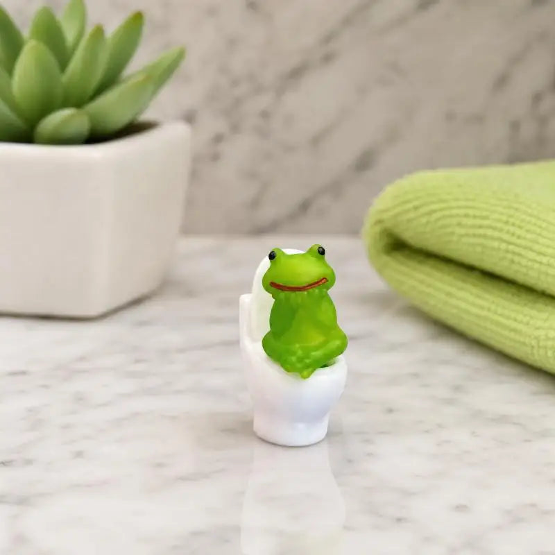 Luxury Funny Toilet Frog Figurine Decorative Sculpture Humor Adult Qme
