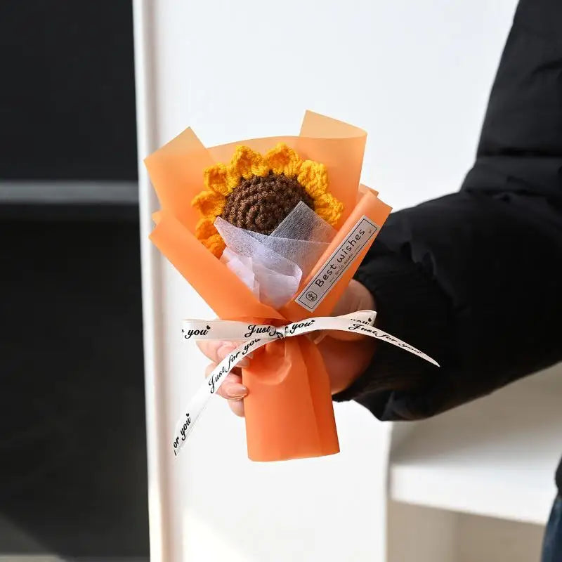 Mini Handmade Yarn Flower Bouquet Crochet Heart Valentine's Day Qme A5