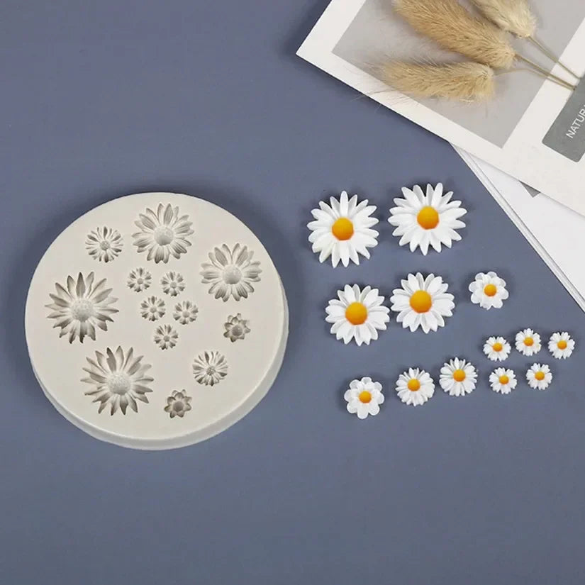 1pc chrysanthemum silicone cake mold,a decorative baking tool for DIY epoxy molds that makes your cakes look even more beautiful Qme