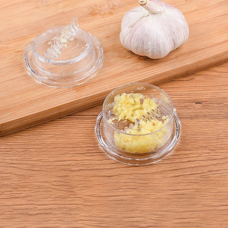 1pc Garlic Press, Kitchen Grinding Mill, Ginger Garlic Crusher, Multifunction Garlic Press, Kitchen Accessories, Random Color Qme