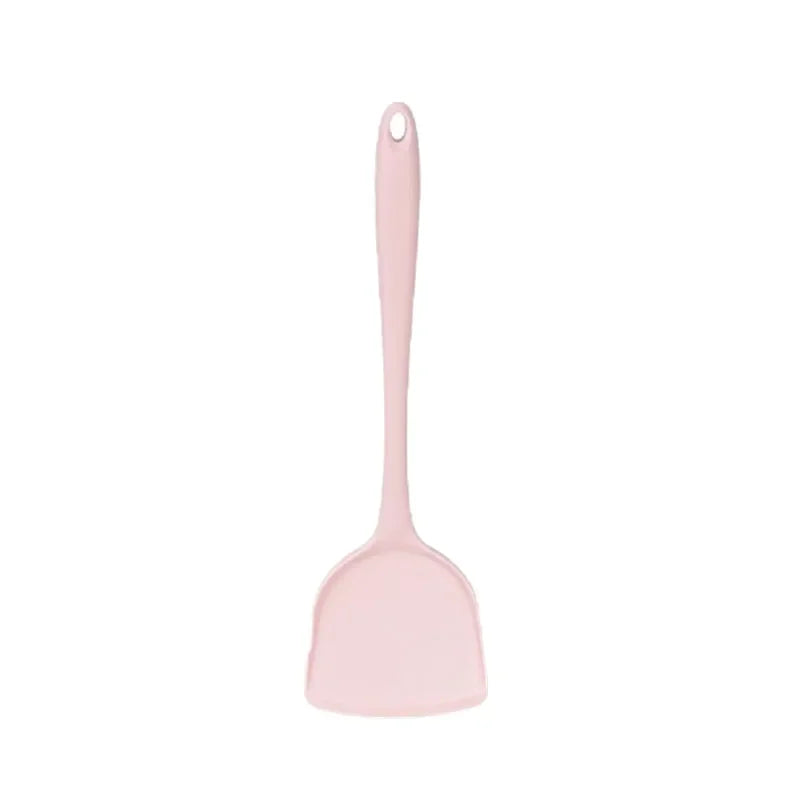Frying pan spatula, suitable for non-stick cookware - easy to clean and can be washed in a dishwasher. The handle is ergonomic Qme