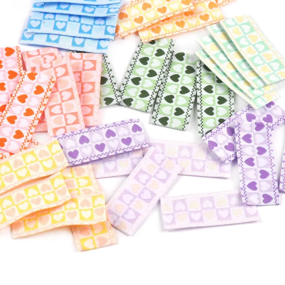 50Pcs Mutli color Heart Embroidery Labels For Sewing Clothes Accessories DIY Supplies Washable Care Garment Bags Handmade Tags Qme random mixed