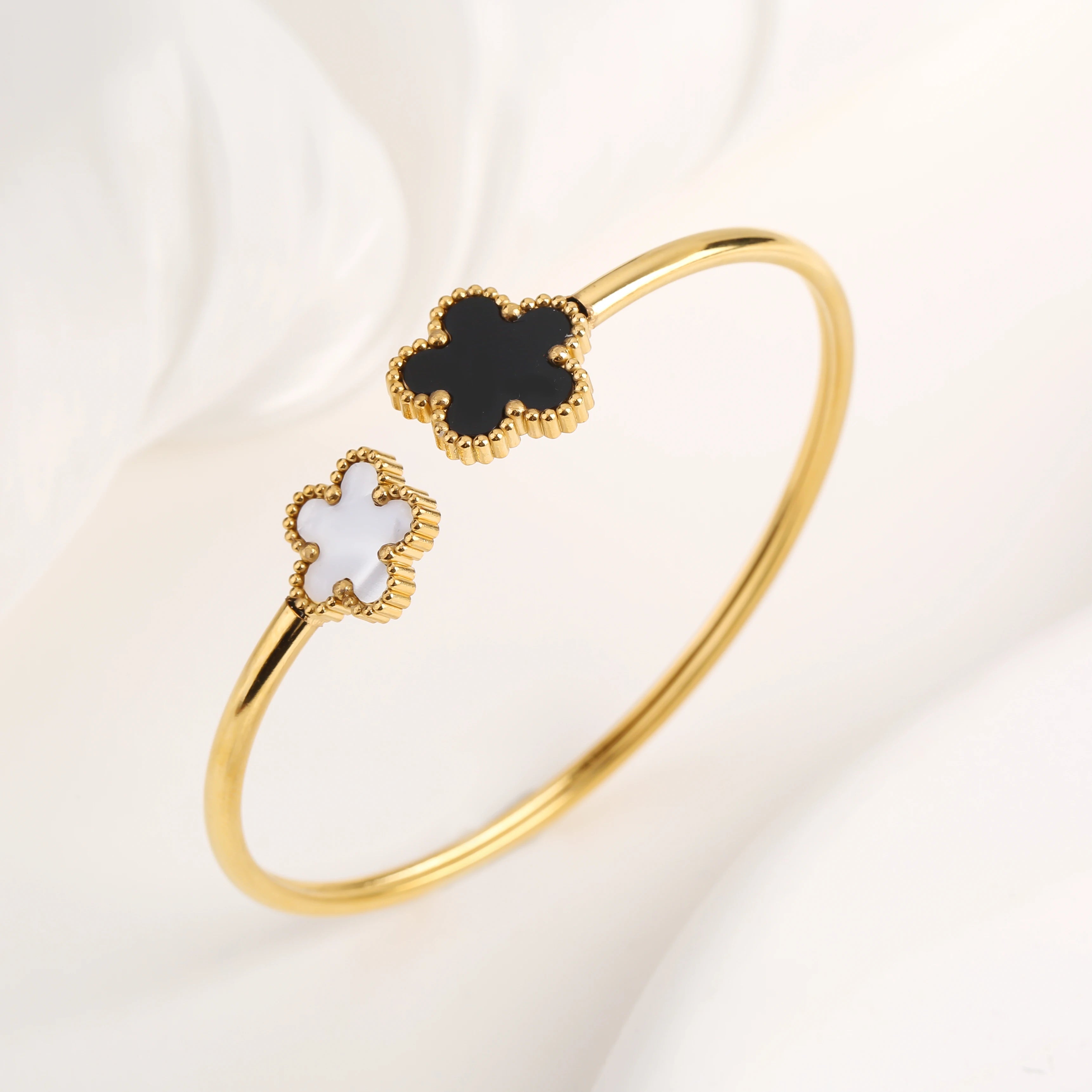 Fashion Stainless Steel Five Leaf Flower Open Bangle Bright Anti Allergy Waterproof Charm Texture High Quality Jewelry Clover Qme 11