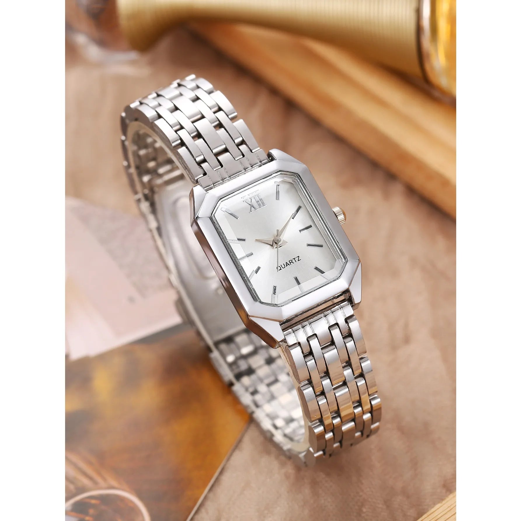 1pcs Simple and Versatile Square Women's Watch with Steel Strip Fashion Quartz Watch Fashion Student Watch Qme silvery white