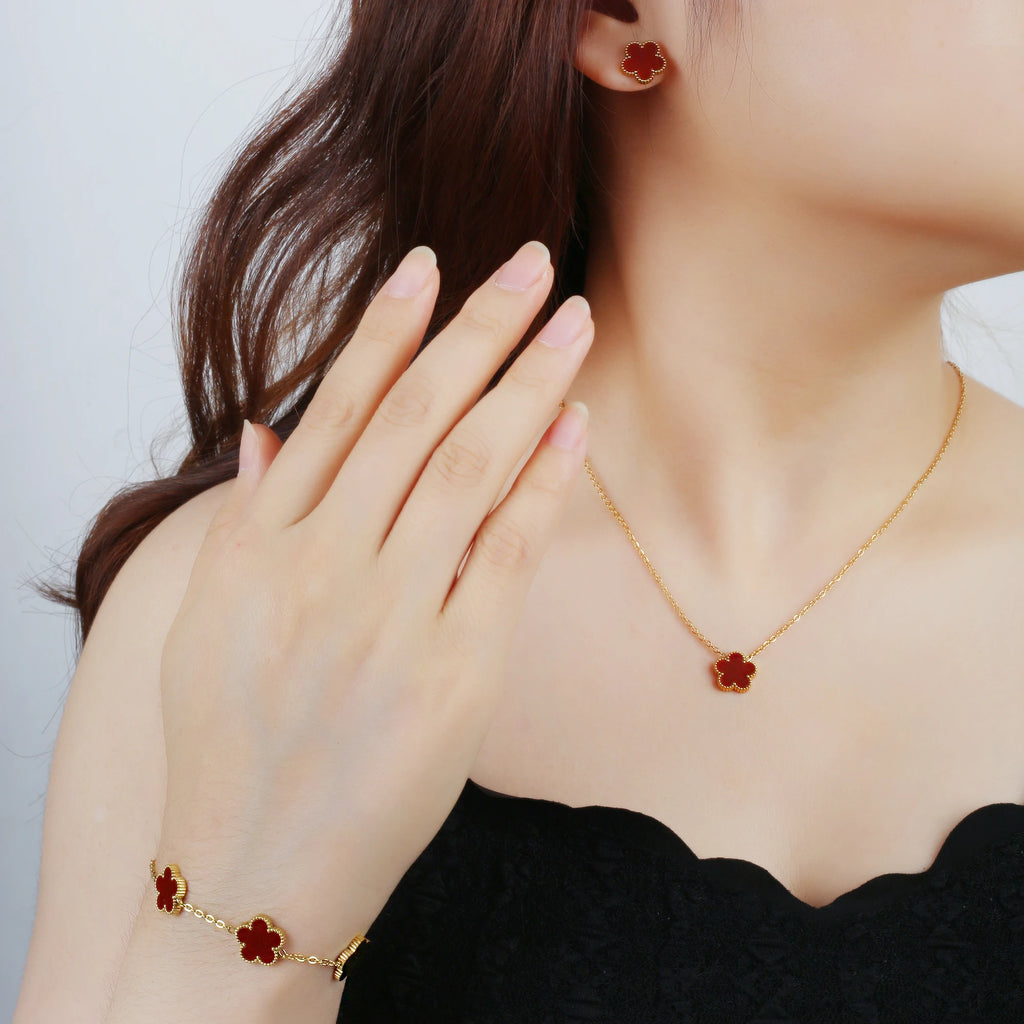 Simple Stainless Steel Five Leaf Flower Pendant Necklace Classic For Woman Girl Holiday Daily Wear Jewelry Gift Free Shipping Qme