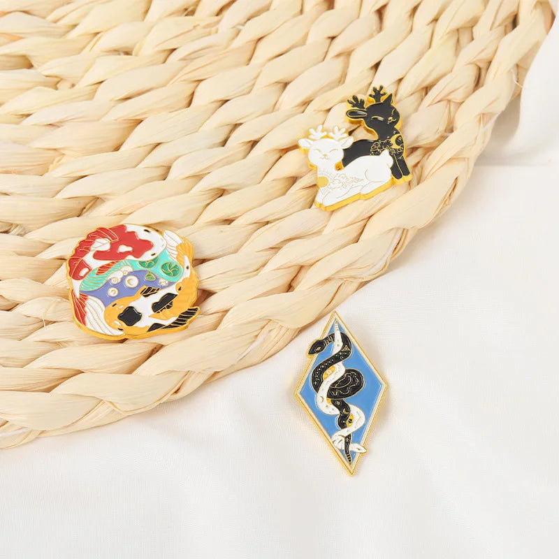 Black White Animal Enamel Pins Snake Cat Dragon Metal Brooches Badge Jewelry Punk Jeans Hat Lapel Clothes Women Kid Wholesale Qme