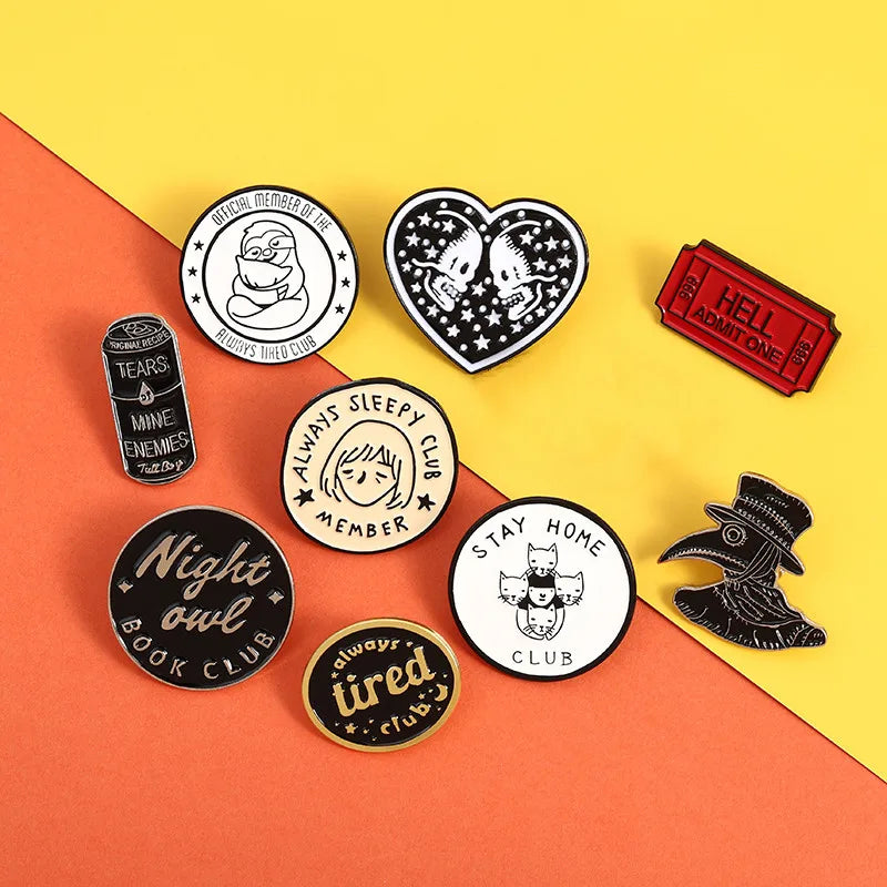 Punk Series Brooches Black and White Skull Home Club Punk Crow's Beak Sleepy Brooch Cartoon Jewelry Lapel Badges Gifts Wholesale Qme