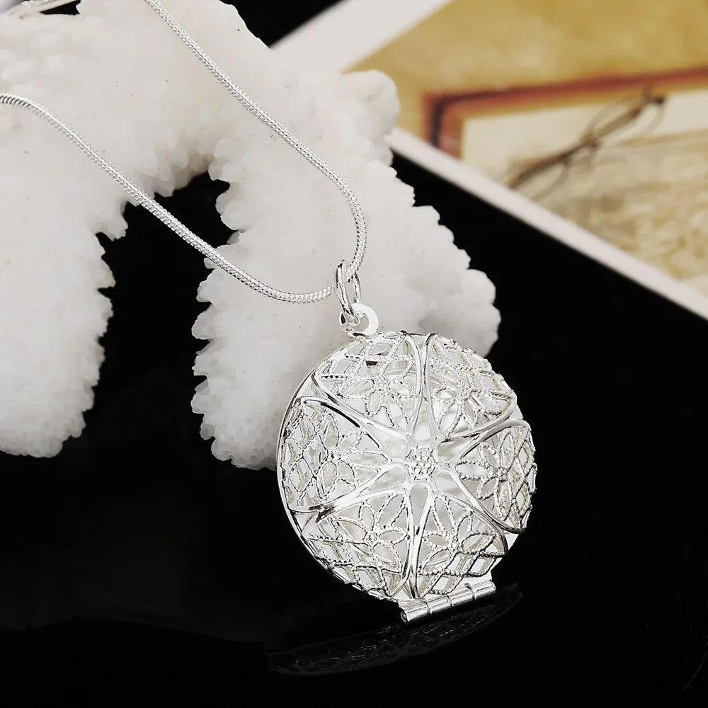 925 Sterling Silver Necklace for Women Round Photo Frame Pendant Cute Retro Christmas Gift High Quality Wedding Party Jewelry Qme