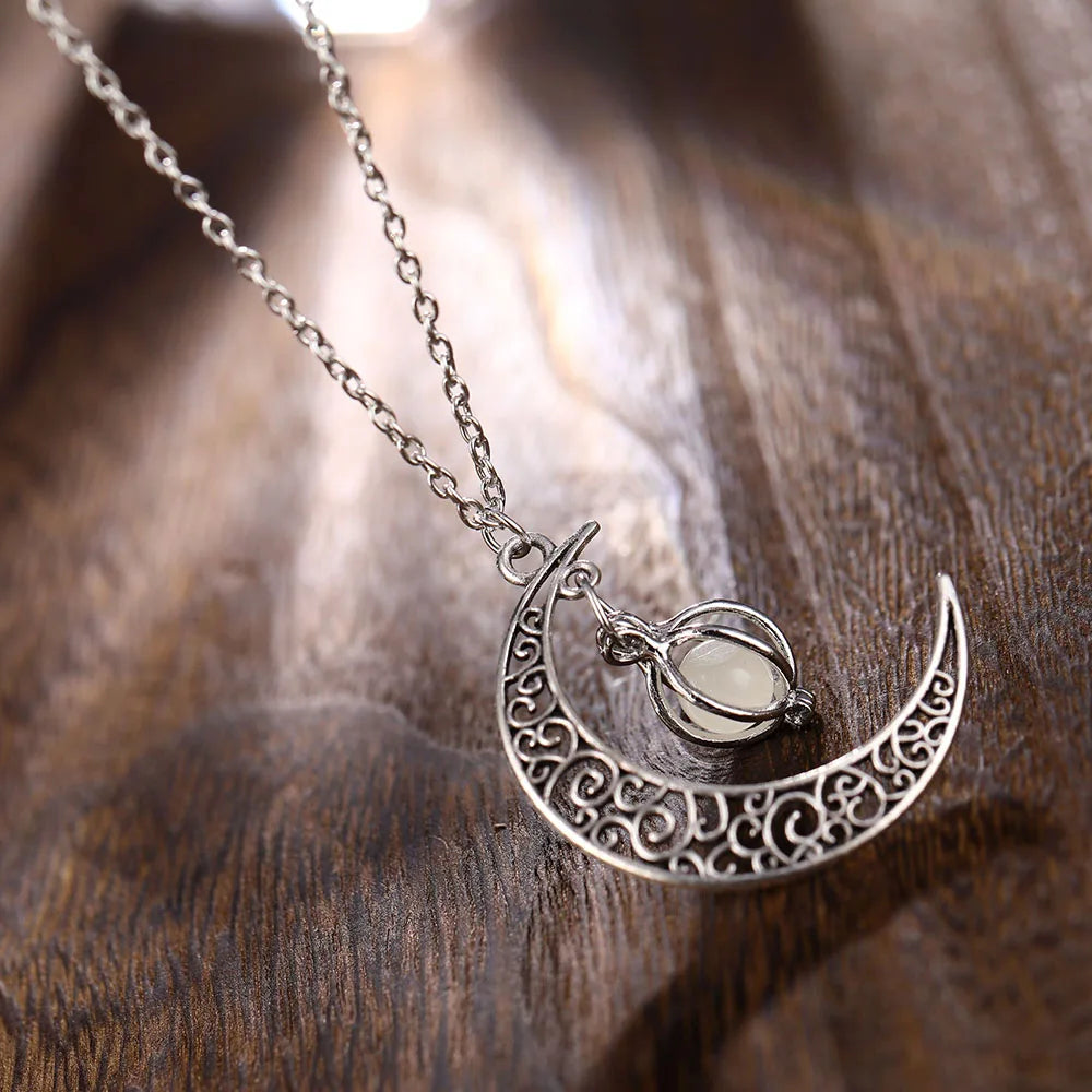 2025 Fashion Silver Color Charm Luminous Pendant Necklace Women Moon Glowing Stone Necklace Christmas Necklaces Jewelry Gifts Qme