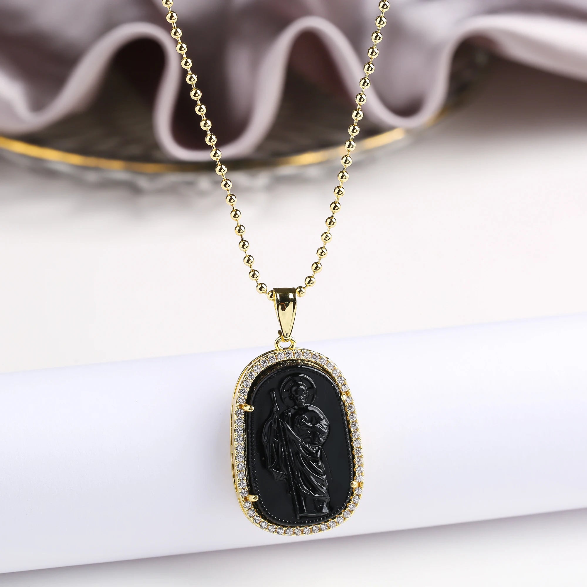 High Quality Creative Shiny Zirconia Crystal St. Jude Pendant Necklace Classic for Man Woman Religious Fine Jewelry Party Gift Qme Gold Black