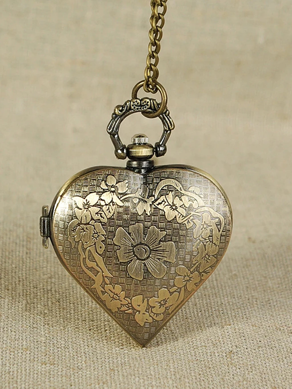 Vintage hollowed out heart-shaped pocket watch with carved heart quartz watch for couples, digital pointer pocket watch Qme