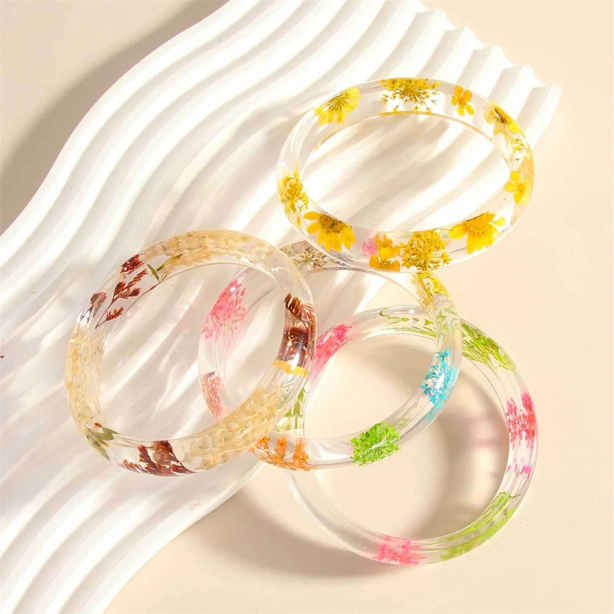 Cool Vintage Flower Leaf Transparent Acrylic Wide Bangle Bracelet Women Boho Coloful Dried Daisy Resin Bracelets INS Jewelry Qme