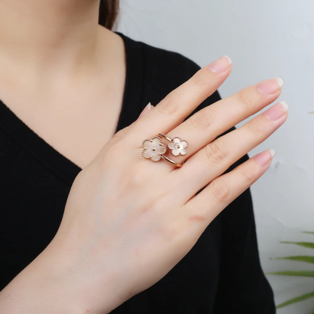 Classic Luxury Clover Metal Laser Stainless Steel Five Leaf Flower Open Ring Simple for Woman Girl New Fashion Party Jewelry Qme