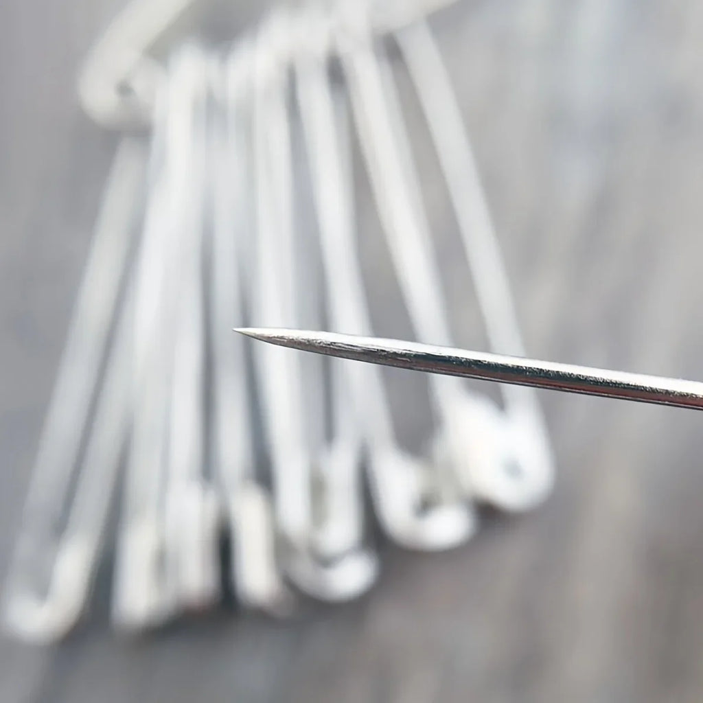 Safety pins, DIY sewing supplies Qme