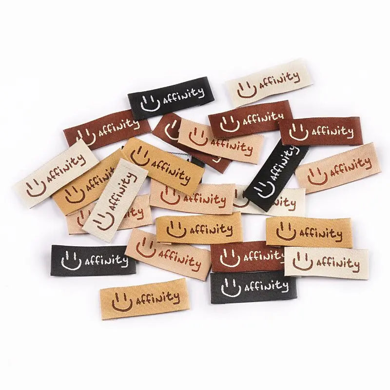 50pcs 15×40mm Colorful smiling face Face Pattern Embroidery Label Overlock DIY Clothing Handmade Accessories Without Gum cp3877 Qme