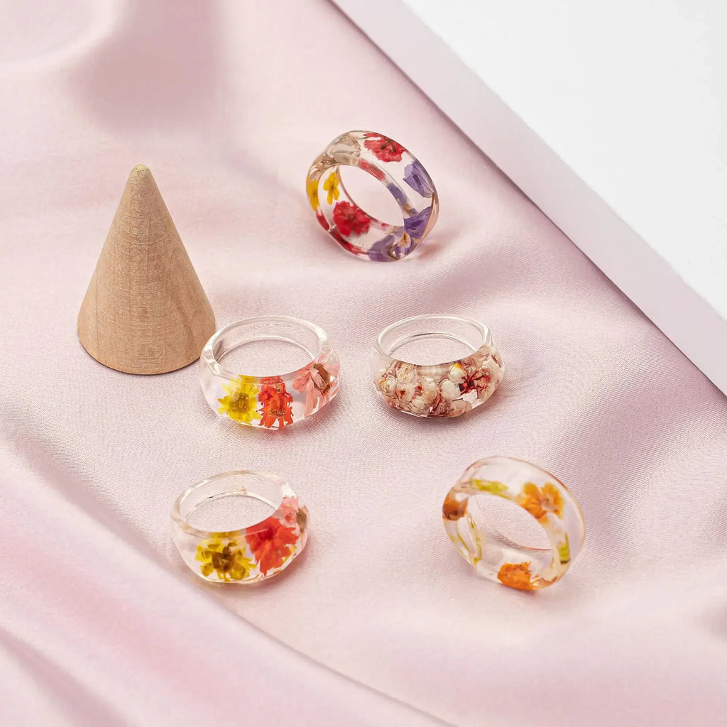 Fashion Flowers Minimalist Resin Daisy Dried Flower Retro Acrylic Ring Female Creative Personality Fresh Ring Wholesale Gift Qme