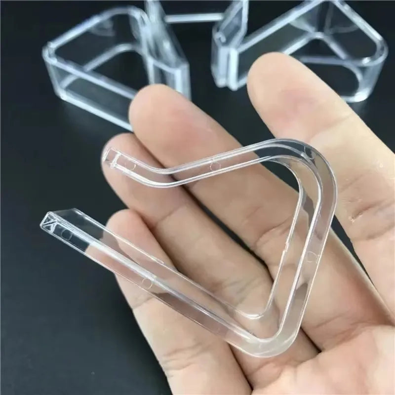 12pcs, Tablecloth Fixtures, Clear Plastic Tablecloth Clips - Transparent Table Cloth Hold Down Clips for Indoor and Outdoor Even Qme