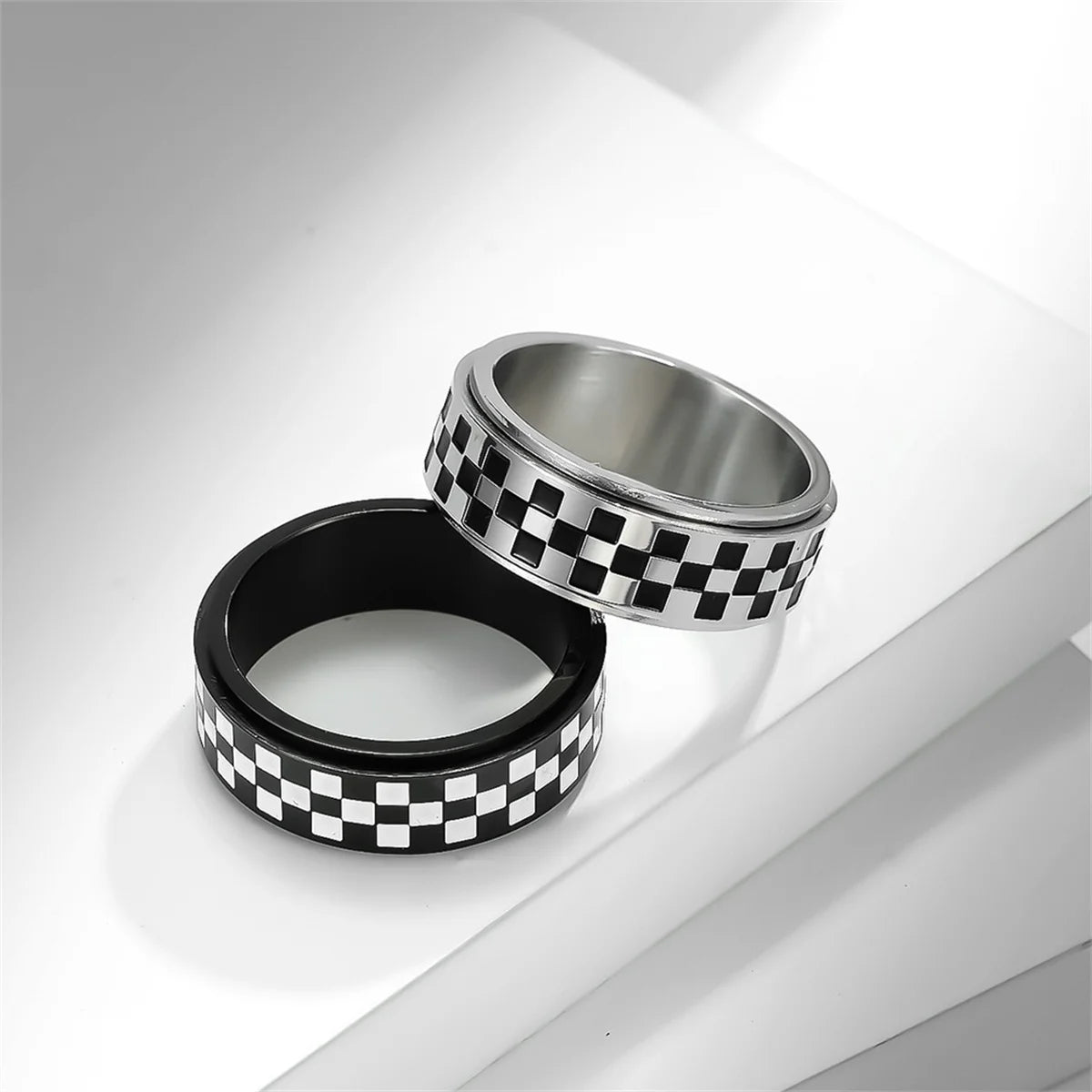 Cross-Border E-Commerce New Product Racing Racing Flag Go Chess Board Black and White Grids Stainless Steel Rotating Ring Qme