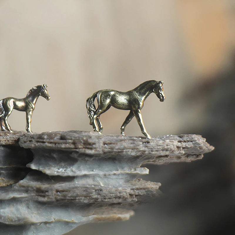 Antique Brass Solid Long Tail Horse Figurines Miniatures Feng Shui Ornaments Copper Zodiac Animal Mini Desktop Decoration Crafts Qme