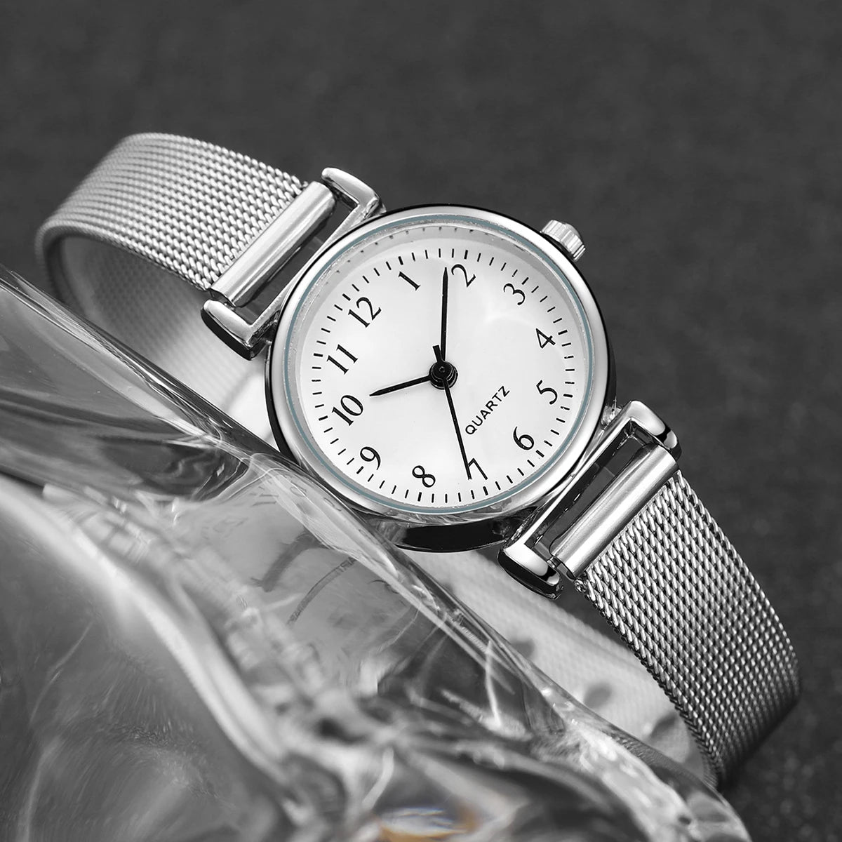 European and American Retro Trendy Student Fashion Korean Style Simple Small Round Bracelet Watch Qme