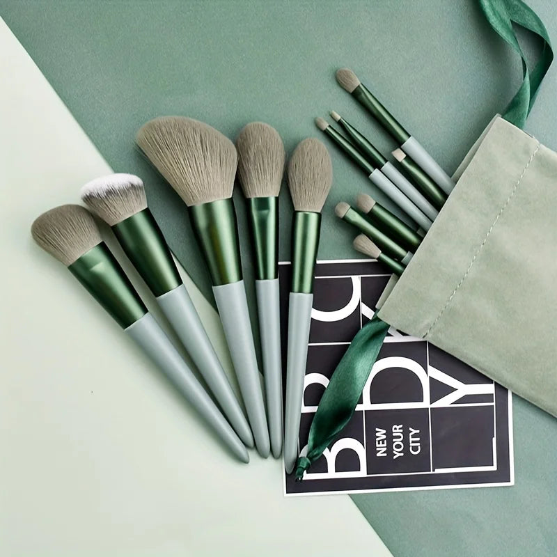 Makeup brush set: Soft and delicate, it includes eyeshadow, foundation, It is the perfect birthday gift for mothers or women. Qme