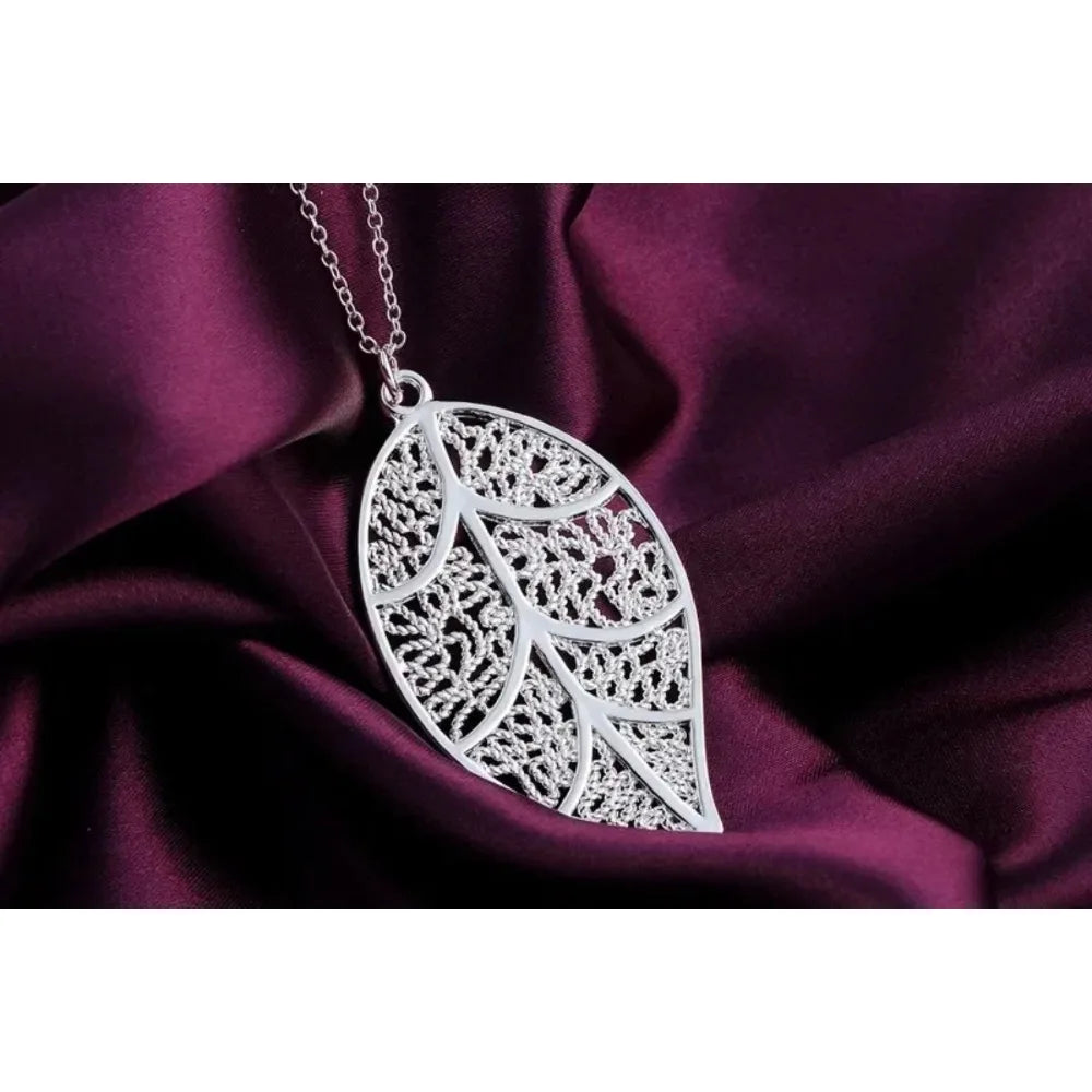 Fine Pretty 925 Sterling Silver Leaf Pattern Pendant Necklace for Women Holiday Gifts High Quality Fashion Party Wedding Jewelry Qme