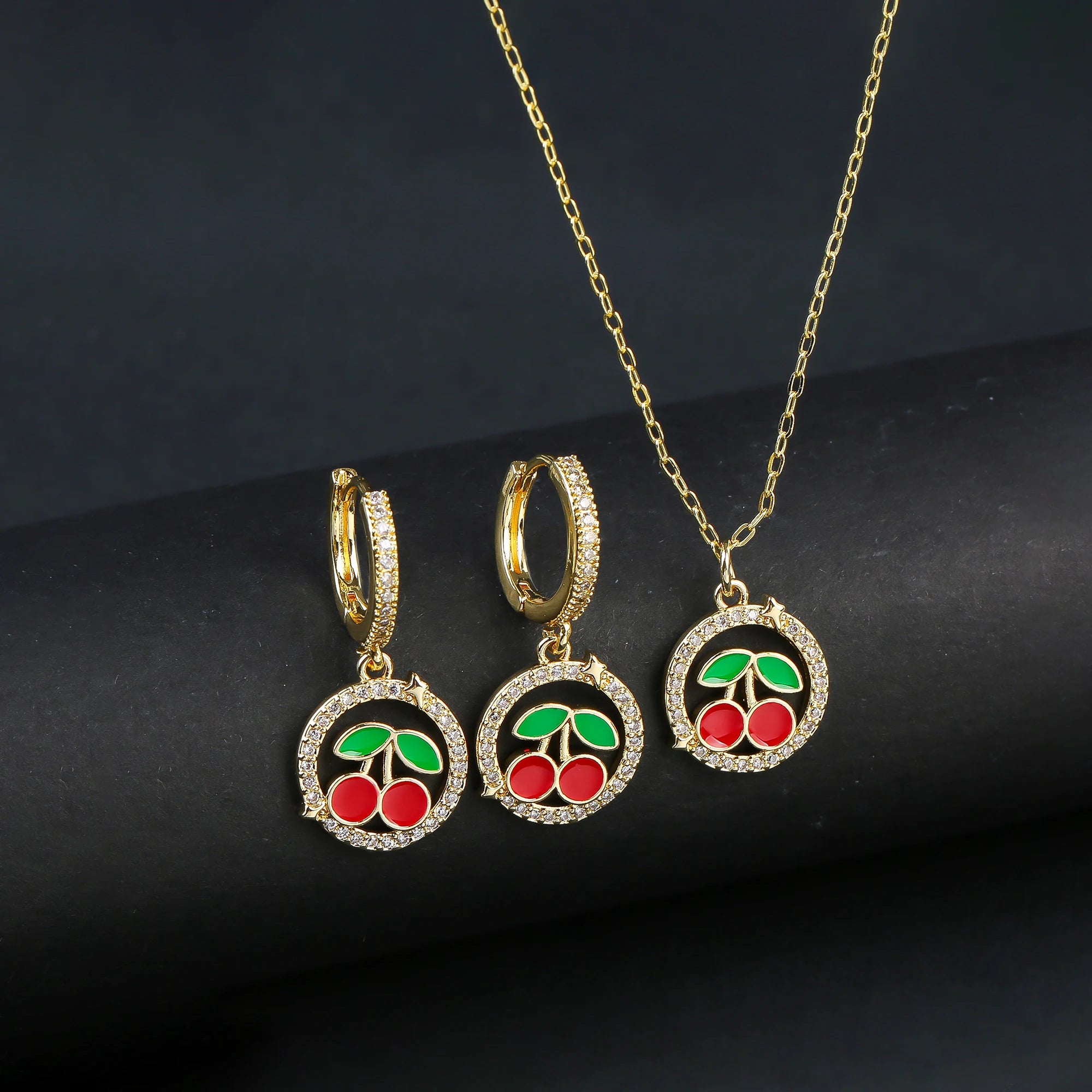 2pcs Hot Sale Fruit Cherry Strawberry Crystal Earrings Necklace Jewelry Set Lucky for Woman Shiny Zircon Party Gift Accessories Qme Jewelry Set 5