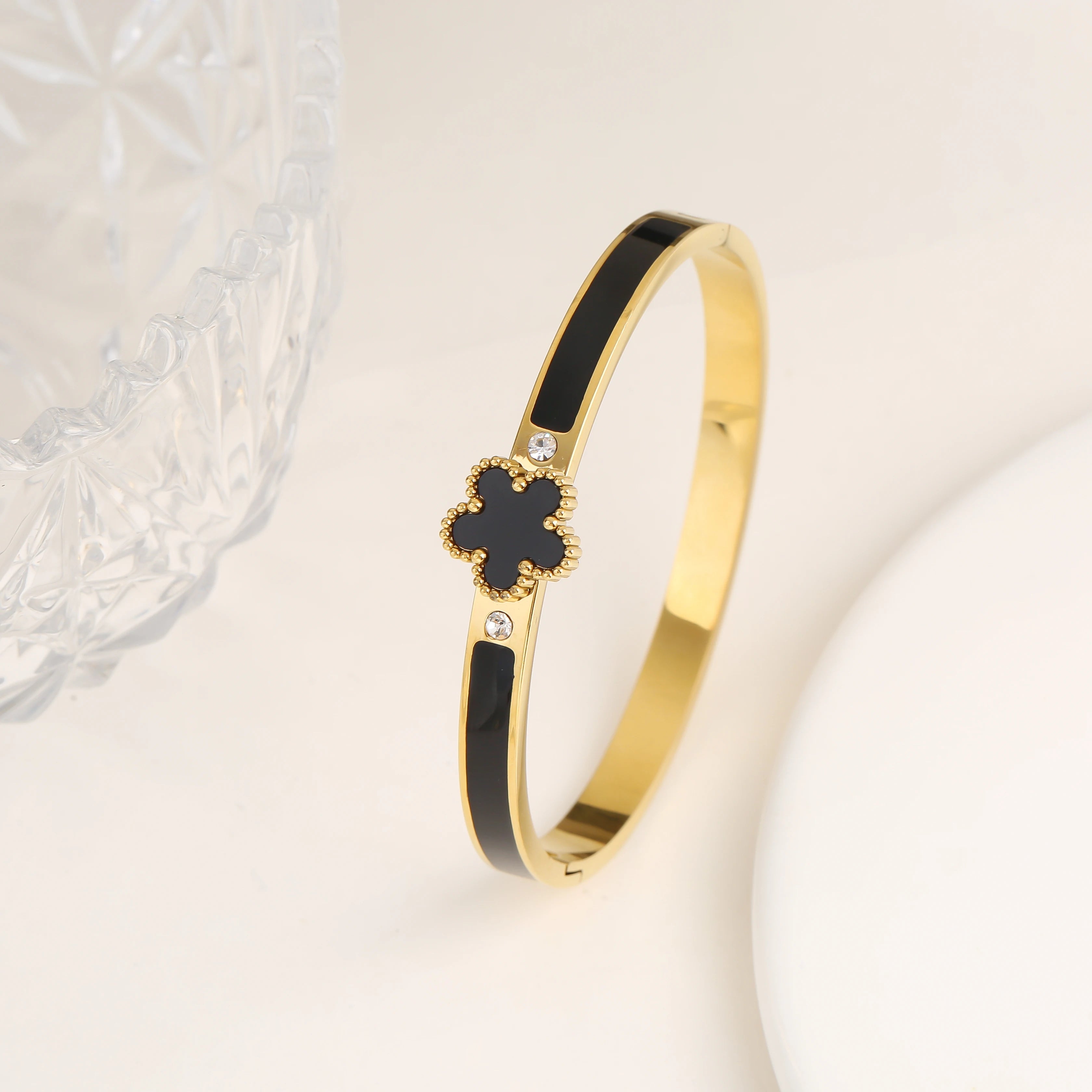 2pcs Gold Color Stainless Steel Five-Leaf Flower Bangle Simple For Woman Party Wedding Exquisite Wrist Jewelry Fine Clover Gift Qme 12