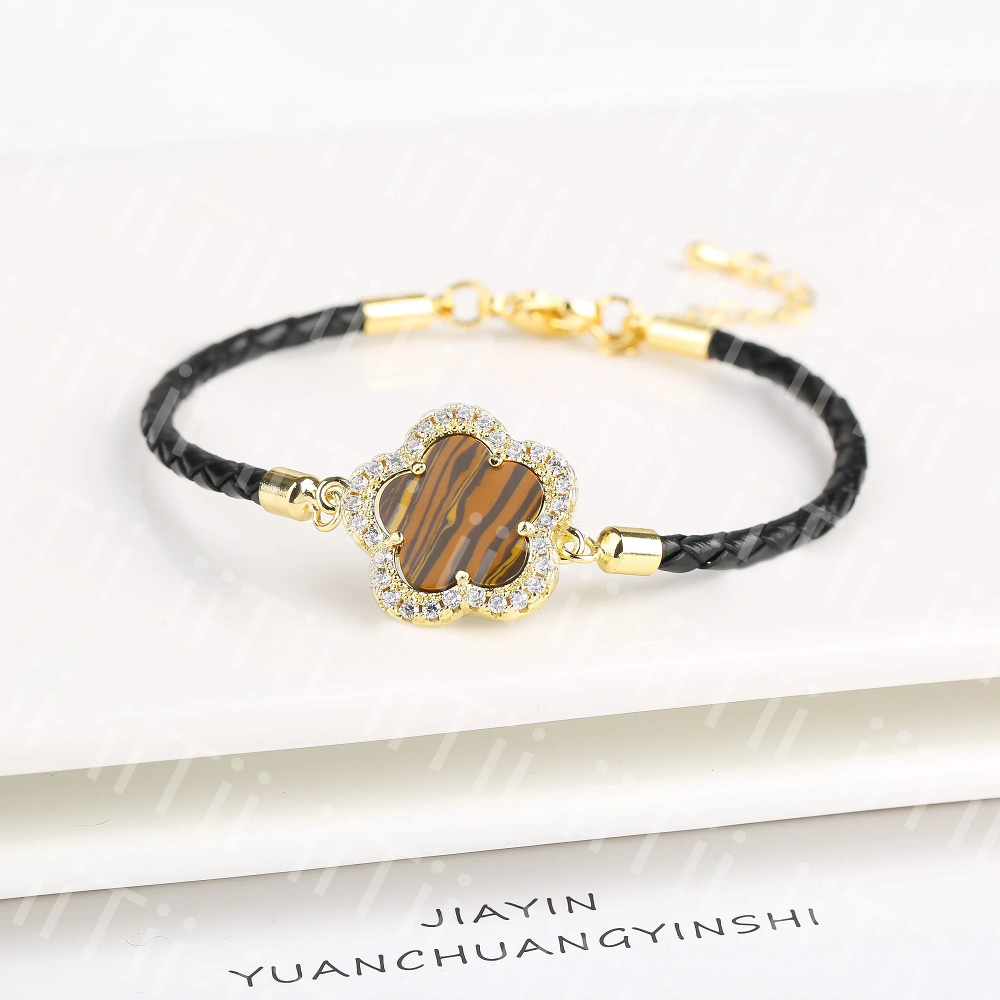 2024 Classic Shiny Zirconia Stone Five Leaf Flower Leather Braided Bracelet Fashion for Women Party Brand Jewelry Daily Wear Qme Color 2
