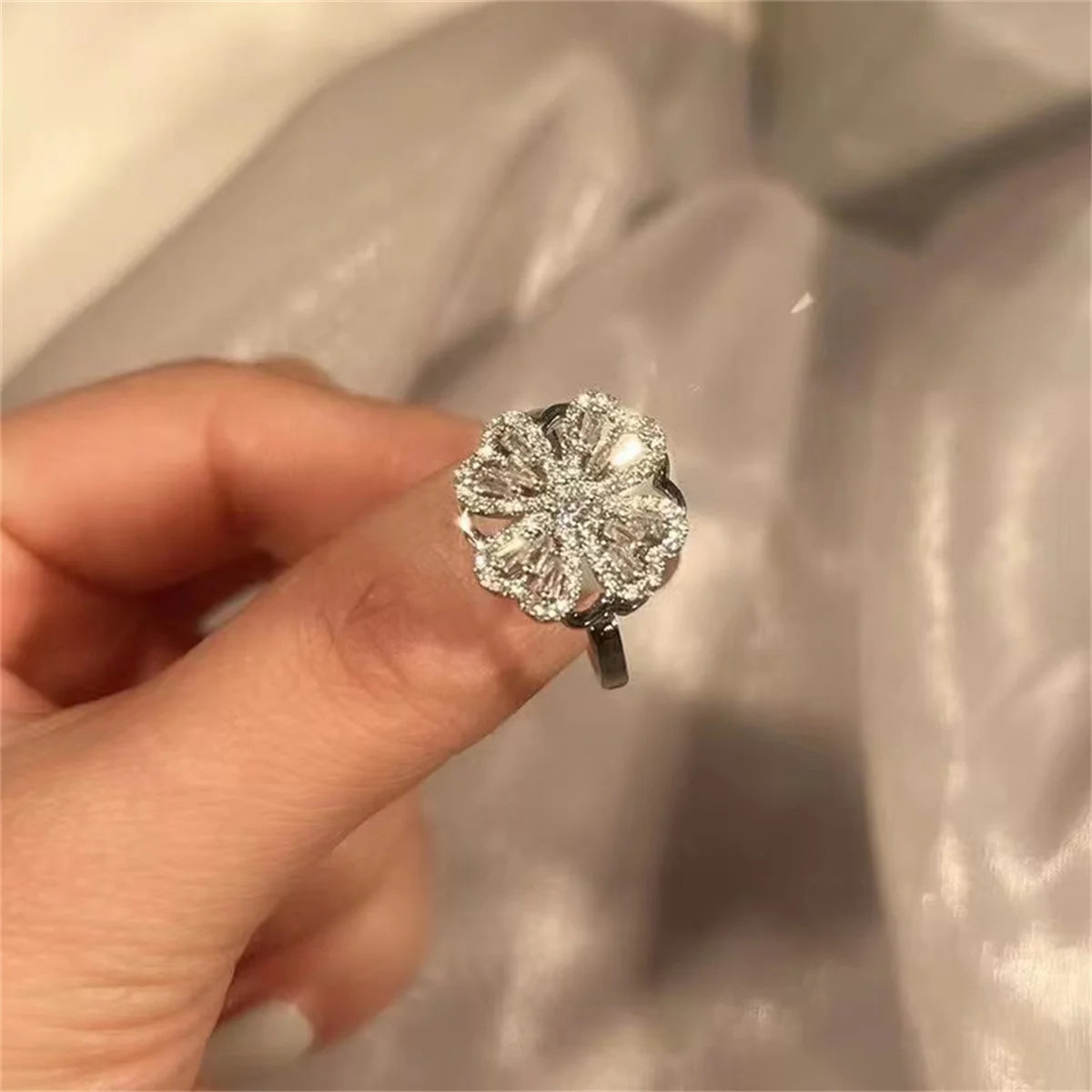 Classic Plant Cubic Zirconia Rings For Women Gold Silver Color Metal Stainless Steel Rotatable Ring Anniversary Crystal Jewelry Qme yin resizable