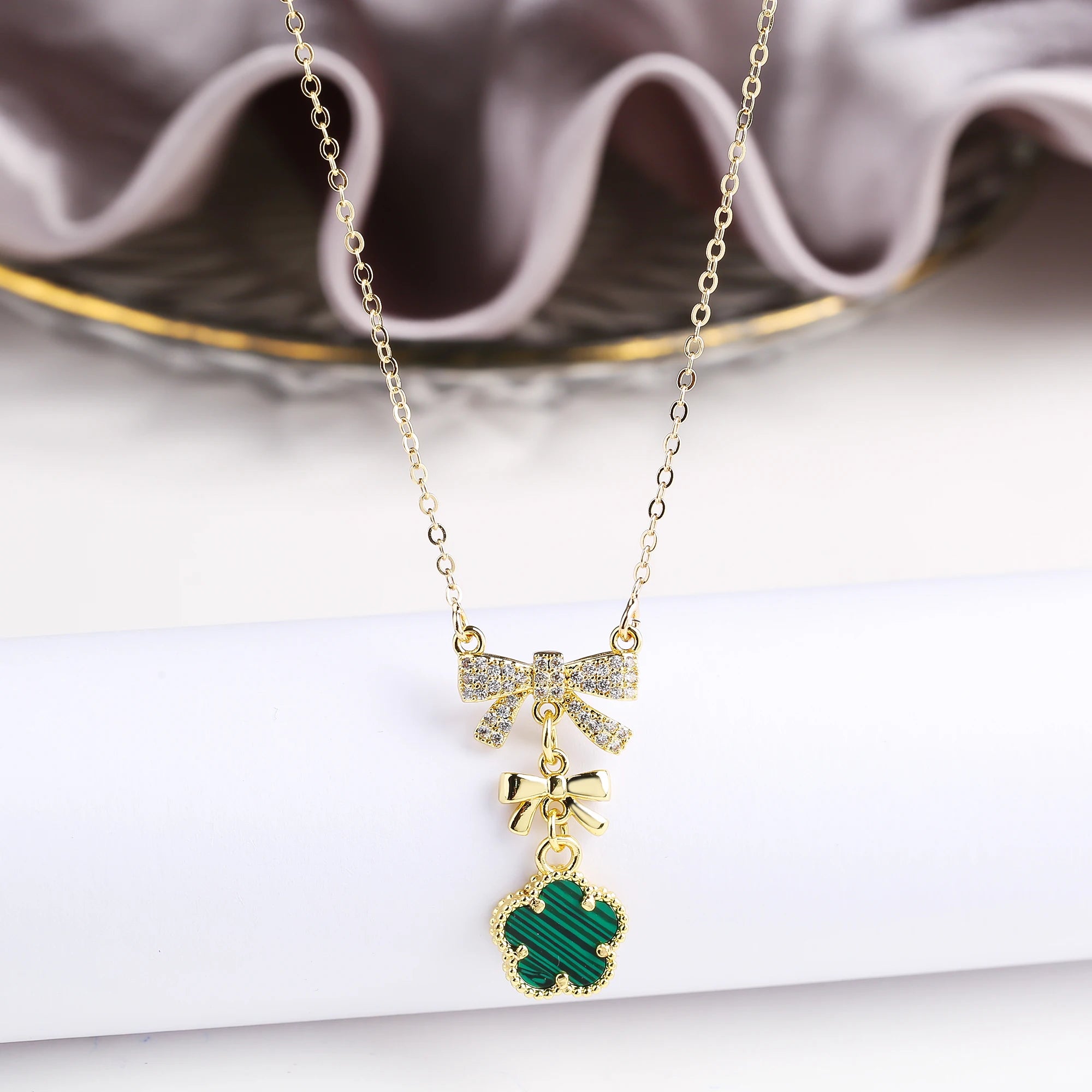 10 Color Natural Stone Five Leaf Flower Pendant Fashion Zirconia Bowknot Choker Chain Classic for Woman Brand Jewelry Clover Qme Green
