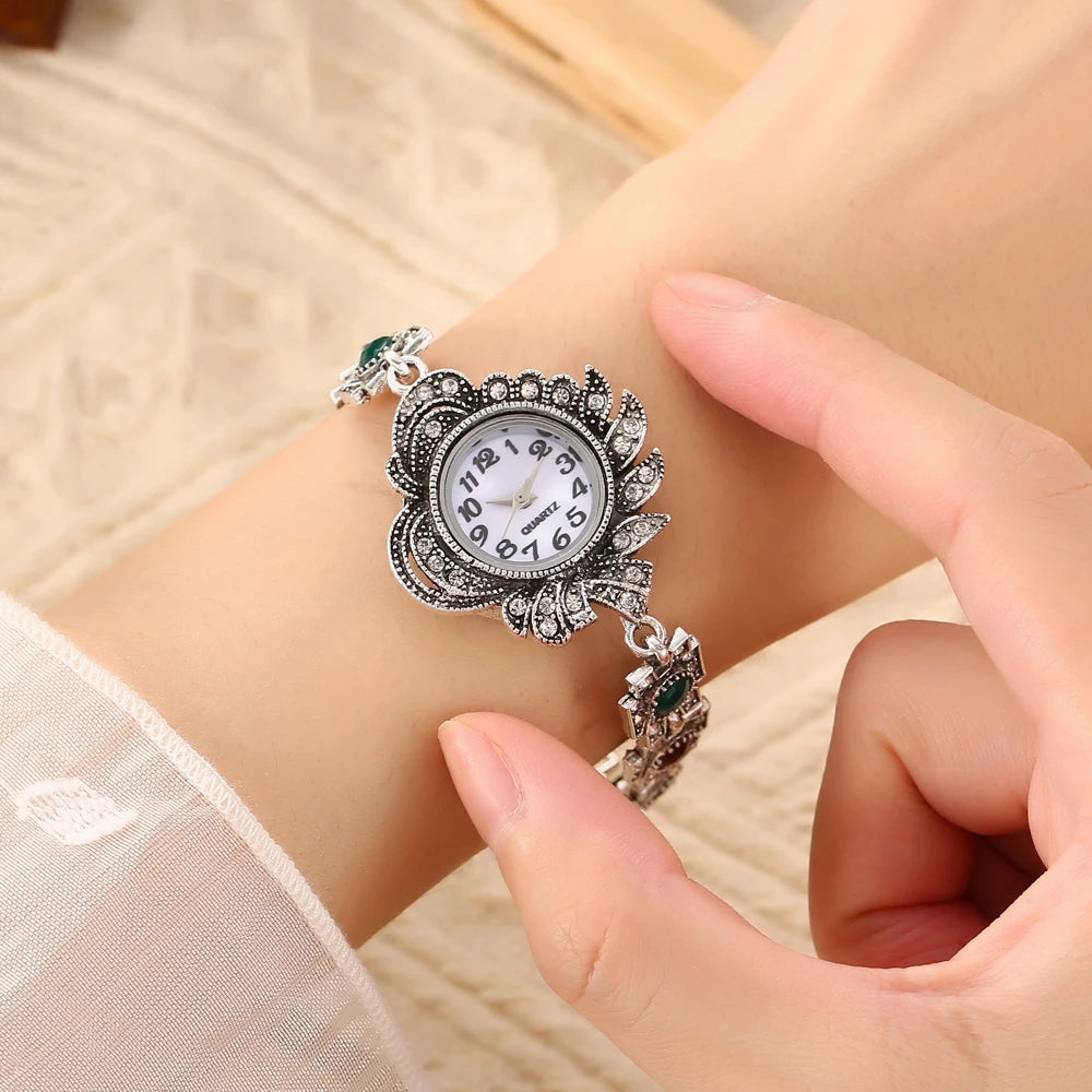 New Women's Watch Bracelet, Women's Watch Color Diamond Full Diamond Fashion Compact Steel Belt Qme 2