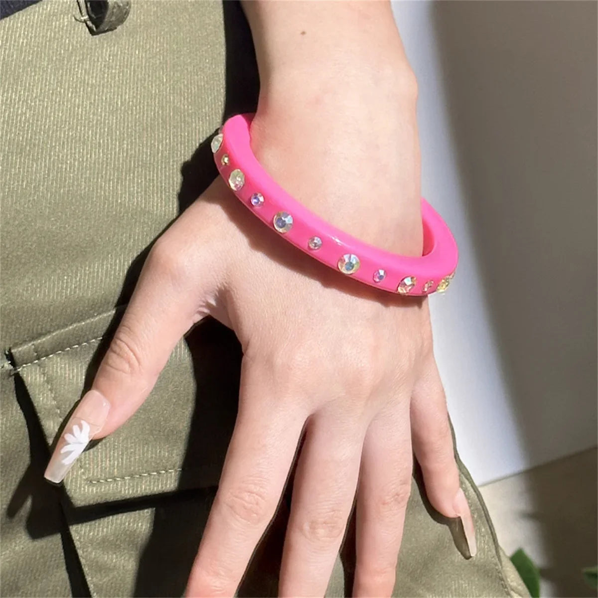 Ins Big Crystal Resin Bangle for Women Acrylic Geometric Wide Round Love Charm Cuff Bangles Fashion Jewelry Hip Hop Bracelet Qme meihong 70mm