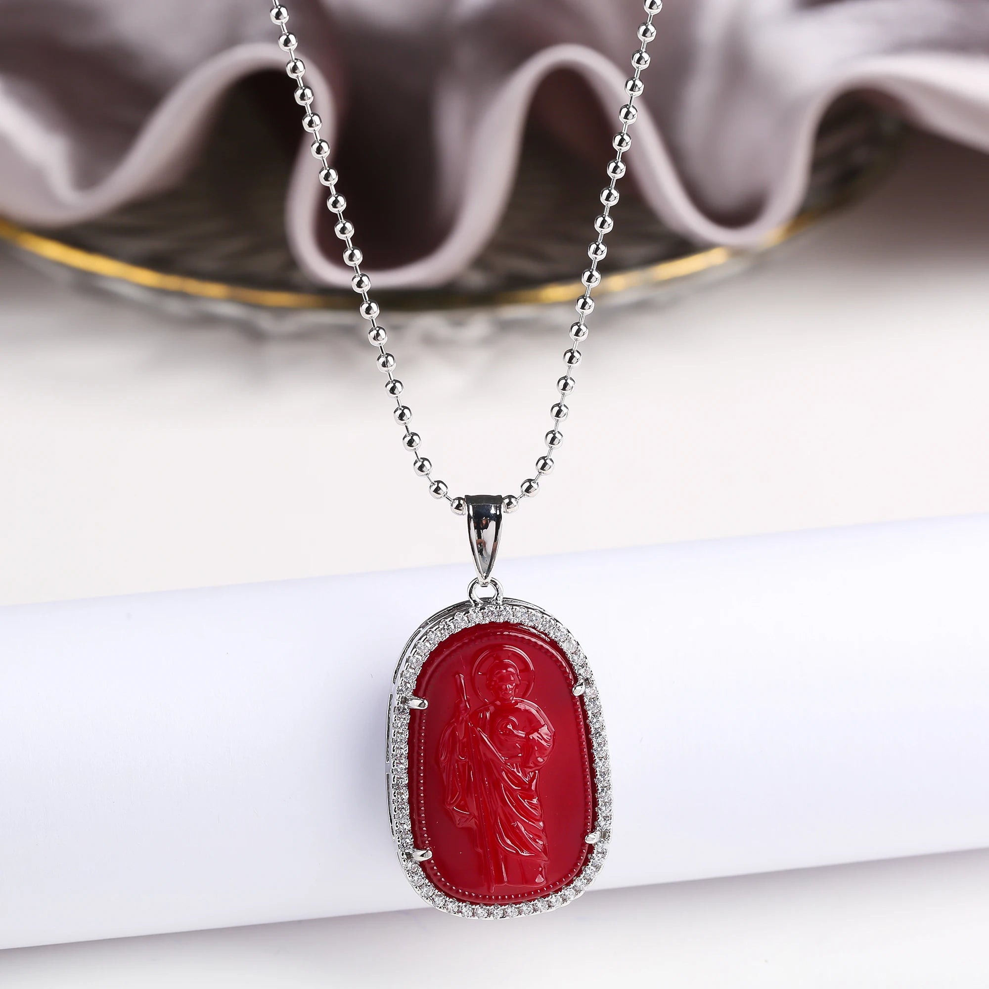 High Quality Creative Shiny Zirconia Crystal St. Jude Pendant Necklace Classic for Man Woman Religious Fine Jewelry Party Gift Qme Silver Red