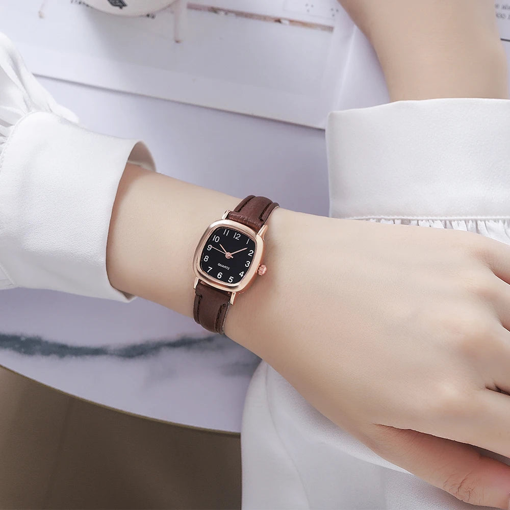 Vintage Square Black Dial Leather Quartz Watch for Women Qme