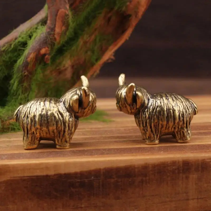 ^Mini Retro Brass Wall Highland Cattle Sculpture Hand Toy Gift Keychain Ornament Home Office Desk Decorative Ornament Qme