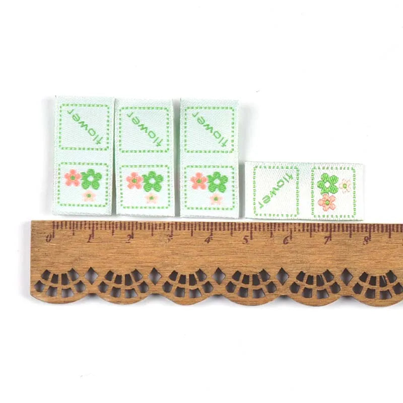 50pcs Mini Flower Pattern Embroidery Labels For DIY Crafts Accessories Clothing Tags Sewing Hats Bags Supplies 30x15mm c3611 Qme 3
