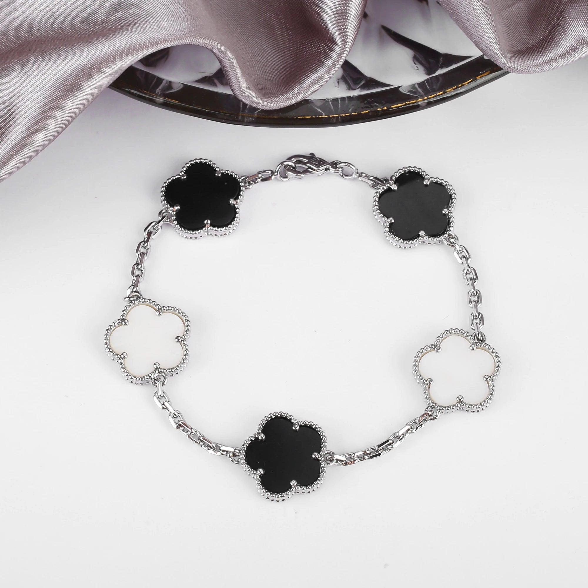 Classic 10 Colors 15mm Five-Leaf Flower Bracelet Simple Lucky Gold Silver Women'S Bracelet For Daily Wear Jewelry Free Shipping Qme 7