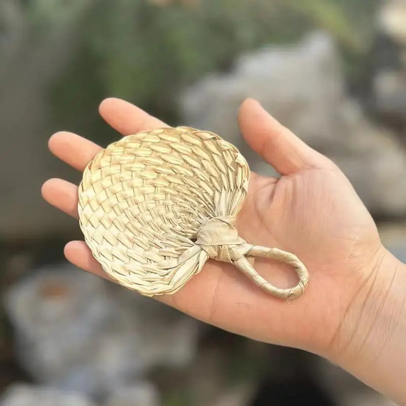 Vintage Palm-Leaf Palm-Leaf Fan Lightweight Natural Cooling Fan Handmade Fan Home Decoration Qme about 8-10cm