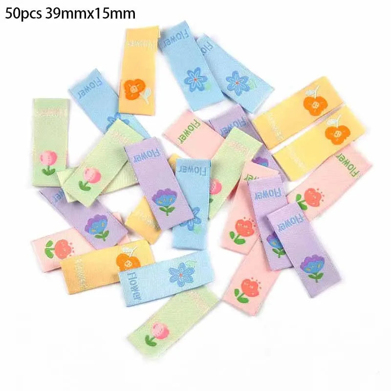 50pcs 3.9x1.5cm Cartoon Flower Embroidery Cloth Labels For Sewing Clothes Accessories DIY Crafts Supplies Washable Kids Bag Tags Qme