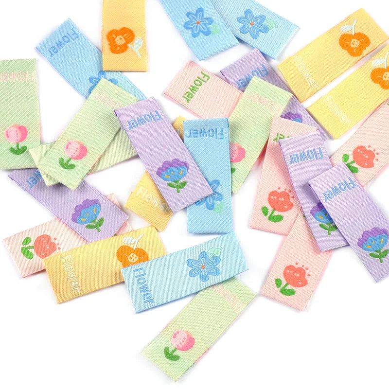50pcs 3.9x1.5cm Cartoon Flower Embroidery Cloth Labels For Sewing Clothes Accessories DIY Crafts Supplies Washable Kids Bag Tags Qme