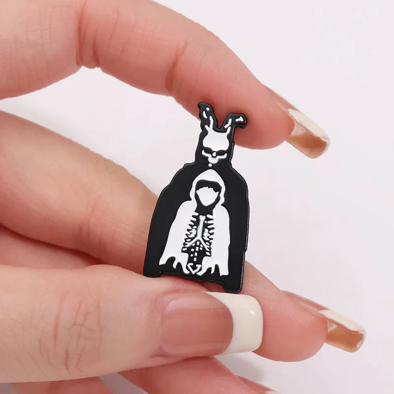 Horror Movies Mysterious Figure Brooch Enamel Pin Cartoon Thriller Film Brooches Lapel Backpack Badge Halloween Jewelry Gift Pin Qme