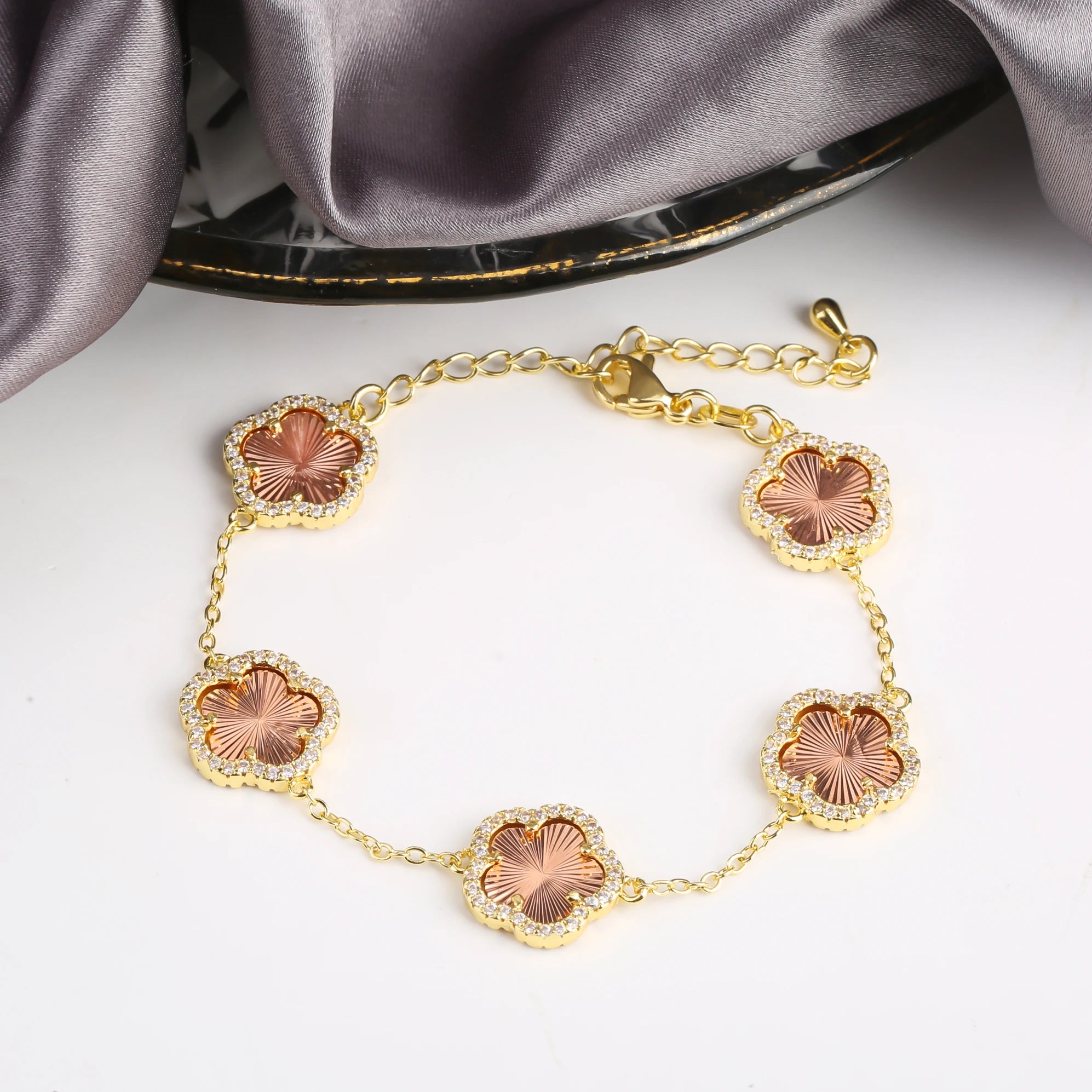 2023 INS 10 Colors Five Leaf Flower Bracelet Classic Fashion