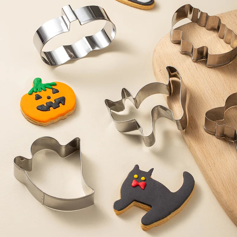 A 12 piece set of stainless steel Halloween cookie molds DIY baking tools Cute cartoon cookie molds Pumpkin skull cookie touch Qme