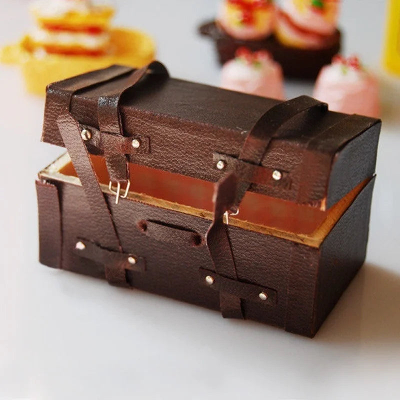 1 12 Dollhouse Miniature Vintage Leather Wood Suitcase Mini Luggage Qme