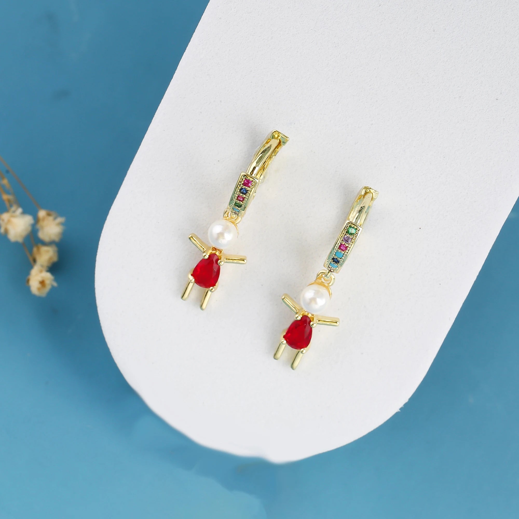 Hot Sale Cute Crystal Zirconia Design Small Doll Character Drop Earrings Simple For Woman Girl Birthday Jewelry Friendship Gift Qme Red