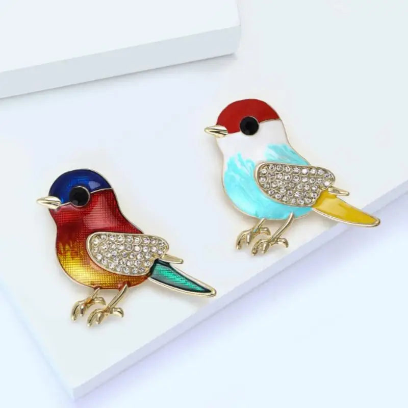 Cute Rhinestone Bird Brooch For Women Unisex Enamel Animal Pin Sparrow Lapel Pins Office Party Friend Gifts Jewelry Accessories Qme