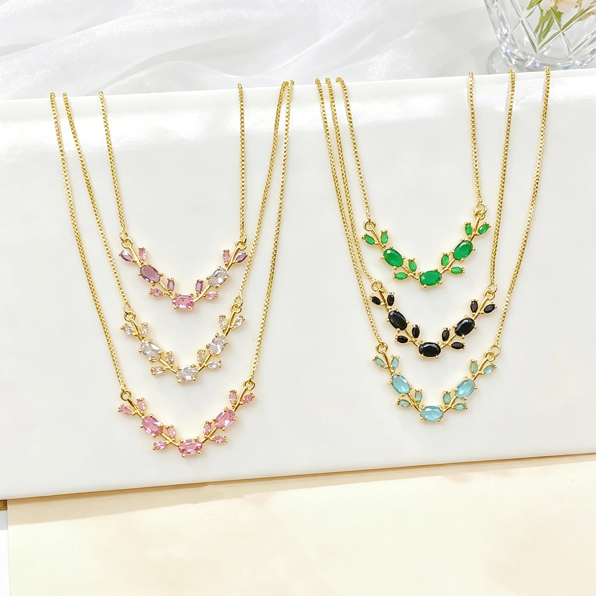 Light Luxury Pink Green Rhinestone Tulip Leaf Vine Flower Necklace Temperament Clavicle Chain Fashion Party Jewelry for Women Qme