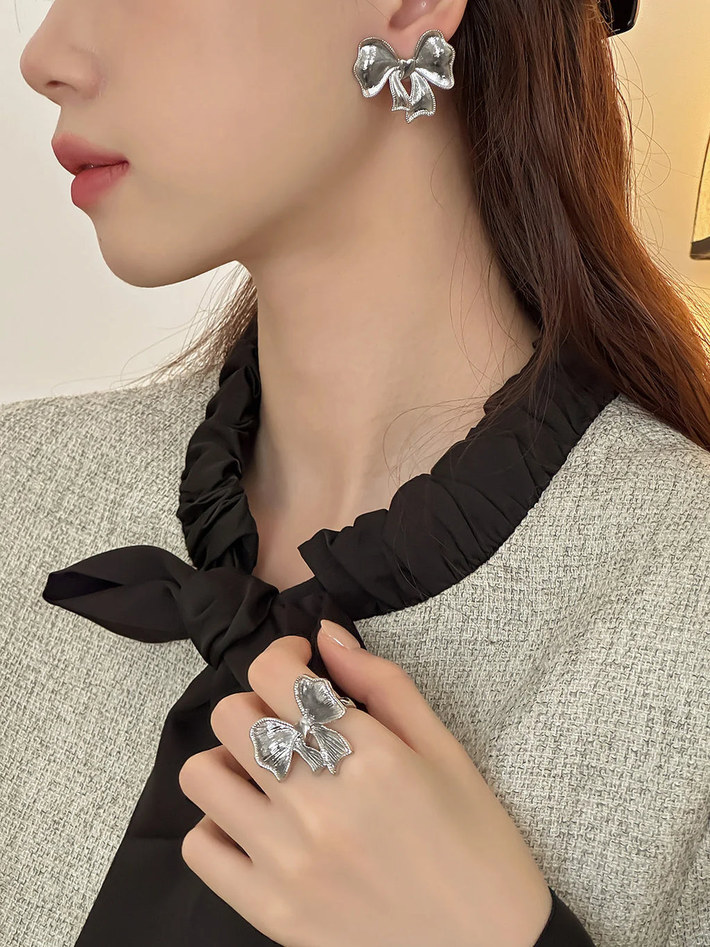 New Arrival Silver Color Metal Bow Knot Big Ring for Women Girls Ins Korean Simple Fashion Exaggerated Jewelry Gifts 2025 Qme
